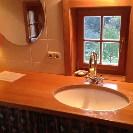 Charmantes Gaestehaus Am Waldrand In Alpiner Lage Siehe Auch Zweites Objekt Gaestewohnung In Altem